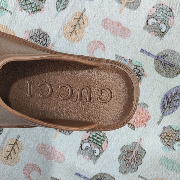 Gucci Leather Slippers - Picture 5 of 12